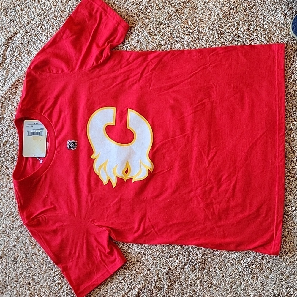 NHL Calgary Flames tshirt,  youth xl 18/20